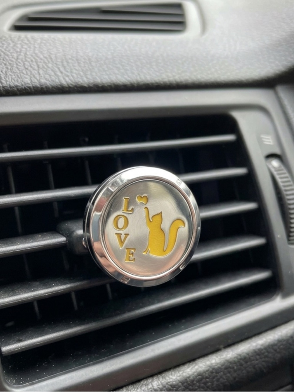 🆕 Cat Love Car Vent Clip Magnetic Air Freshener Diffuser